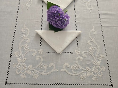 Tischdecke handbestickt Leinenmischung 12-Sitzer