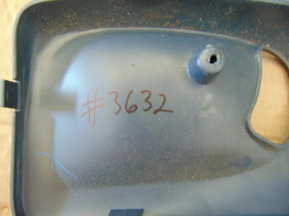 00-05 CHEVROLET IMPALA LEFT REAR DRIVER SIDE DOOR HANDLE BEZEL 21995764 #3632 — 第 4/4 张图片