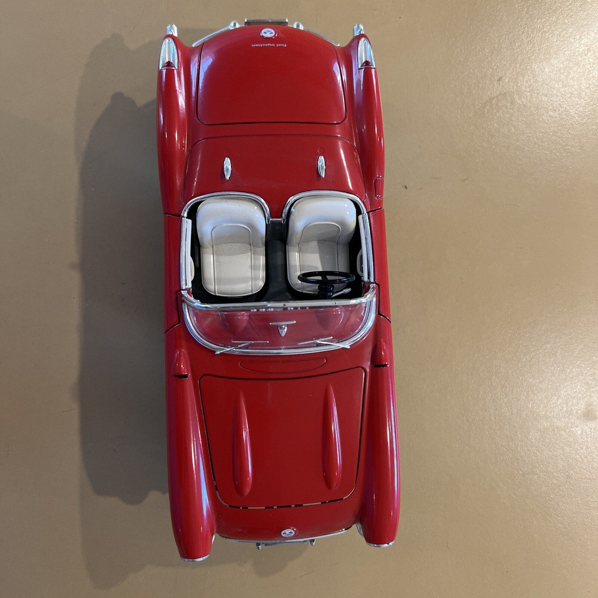 Burago Chevrolet Corvette 1957 1:18 Scale Diecast Red with white