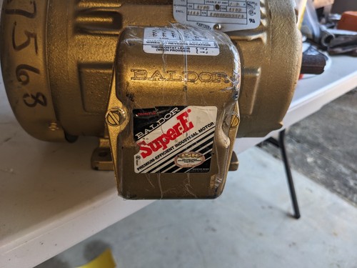 BALDOR SUPER-E 3PH MOTOR EM3583T 143T FRAME 1.5 HP NEW OLD STOCK SOME COSM DMG - Picture 2 of 8