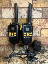 2 Motorola MD207R Handheld 20-mile 22-Channel Two Way Radio Walkie Talkie