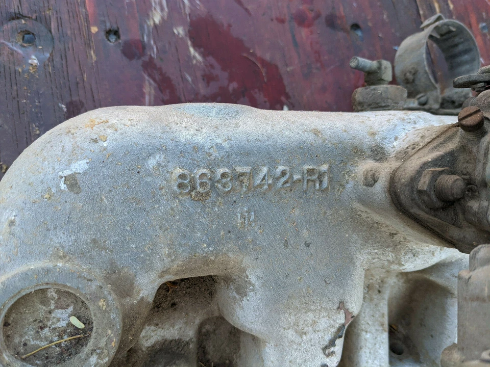 1961 61 International Harvester Scout 152ci 4 cilindros colector de admisión Holley Carb Foto 4 de 4