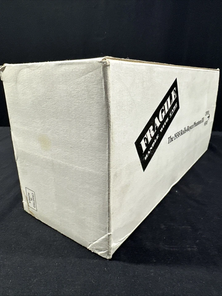 1938 Rolls-Royce Phantom III 1:24 Scale Diecast Car Red Vino - Image 3 of 4