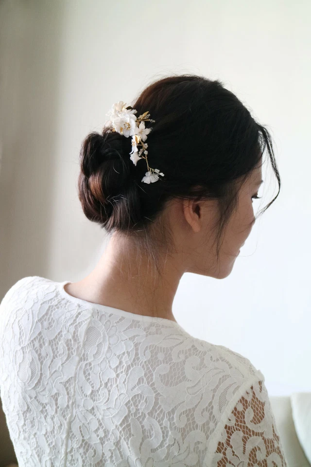 Snow Blossom 花卉梳子 带施华洛世奇水晶 14k 金色 | 手工制作 — 第 2/4 张图片