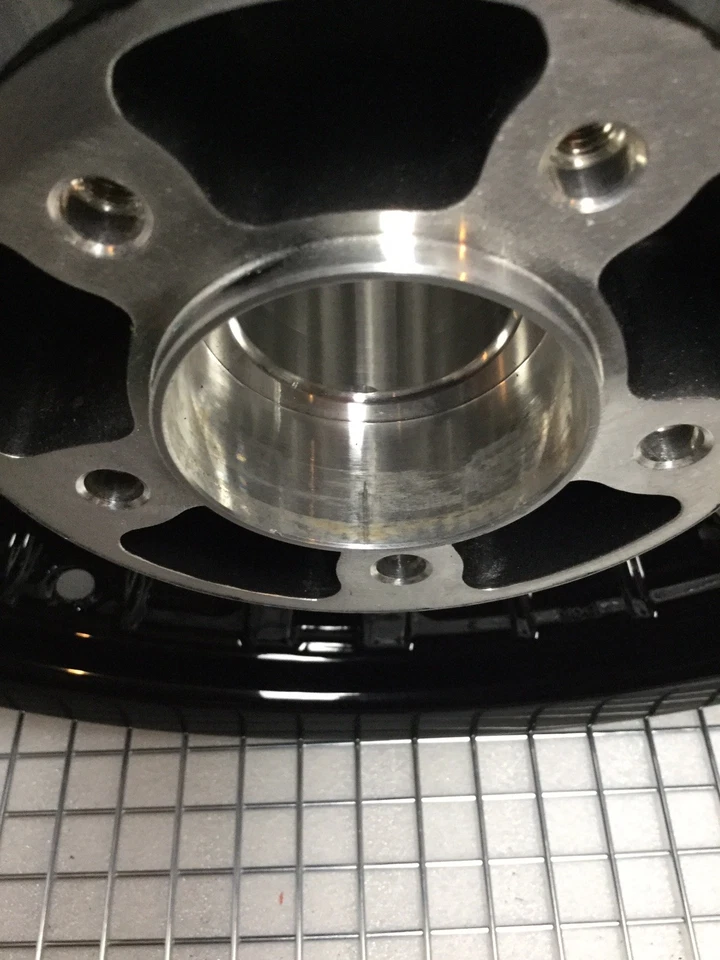 Llanta delantera Harley 2009-23 Trike Tri Glide 83326-09 rueda negra brillante EXTRACTA Foto 4 de 4