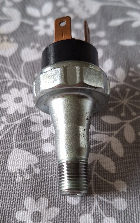 Triumph spitfire/TR6 oil pressure switch (GPS113) genuine British
