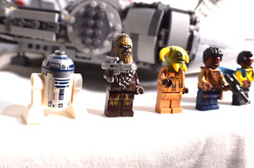 LEGO Star Wars: Millennium Falcon (7965) Read Description