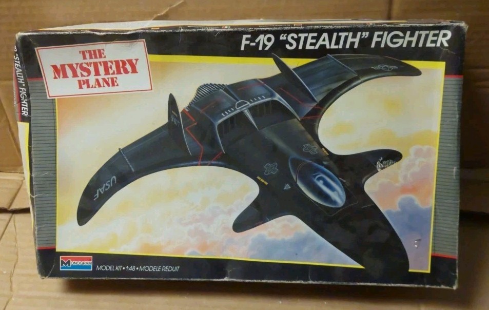 絶版貴重 MONOGRAM 1/48 F-19 STEALTH FIGHTER F-19 Stealth Fighter Mystery Plane 1987 1:48 Scale MONOGRAM Model