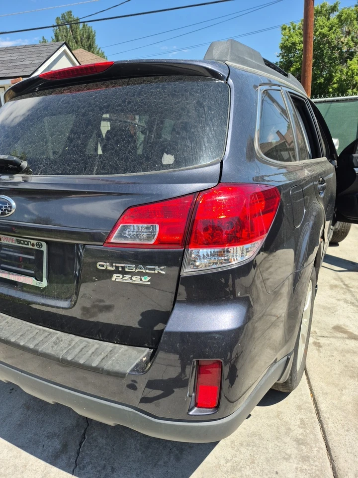 Luz trasera lateral derecha para vagón Subaru Outback 10-14 lámpara trasera interior OEM Foto 2 de 3