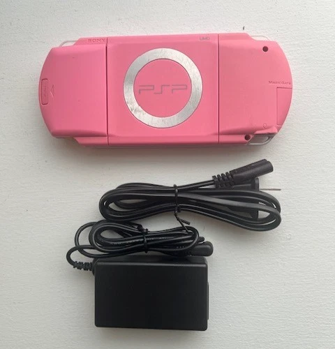 PSP 1000 - Pink - GOOD CONDITION + Official Sony Memory 1GB + Charger - Image 2 of 4