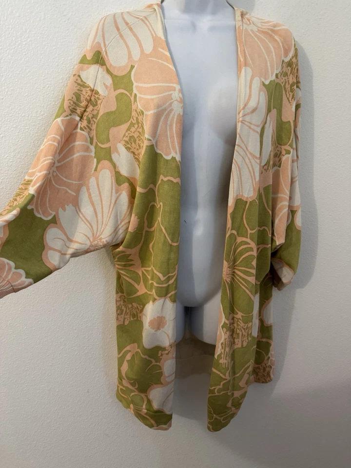 Suéter Kimono Tori Richard Verde Rosa Floral Mistura de Seda Havaiana Tamanho M - Imagem 2 de 4