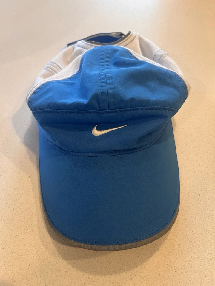 Nike Featherlight Hat Cap Strap Back Blue And White Panel. - Image 4 of 4