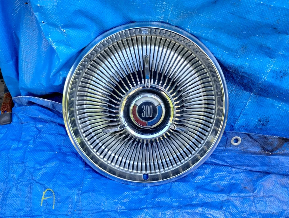 Cubierta de rueda usada Chrysler Threecient 300 1967 1968 tapacubos Foto 3 de 4