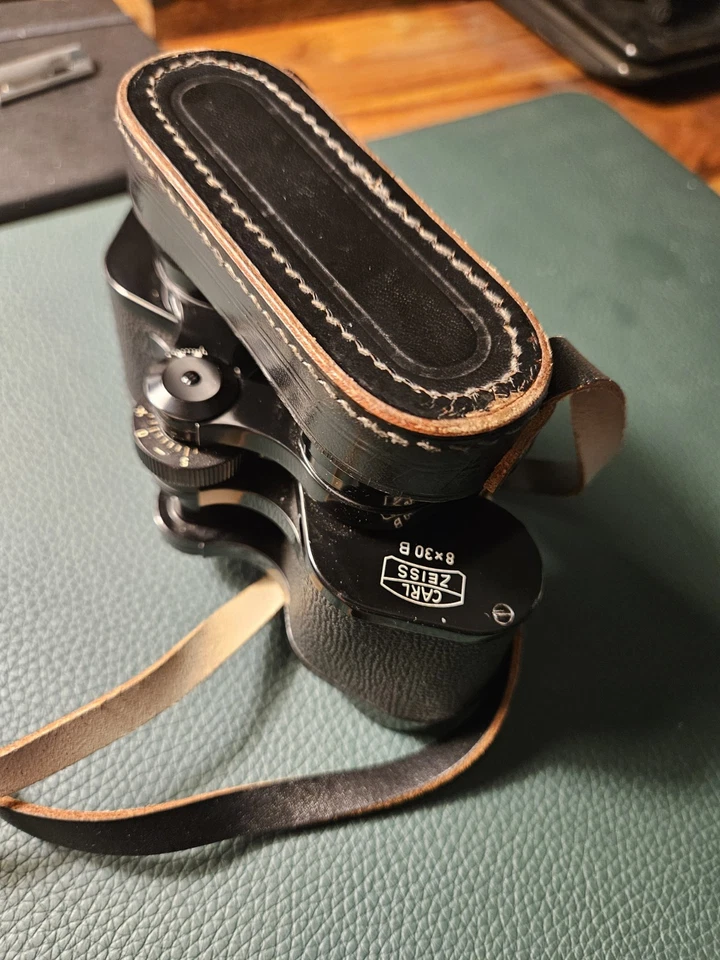 Fernglas Carl Zeiss Oberkochen 8x30B  mit Ledertasche - Bild 4 von 4