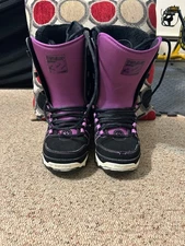 THIRTY TWO WOMEN'S SIZE 8.5 SNOWBOARD BOOTS REALLY NICE