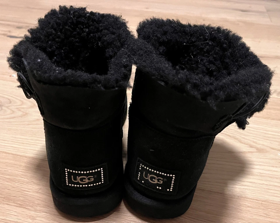 Ugg Boots Mini Bailey Button Bling Damen, schwarz, Größe 41 (10), Foto 3 von 5