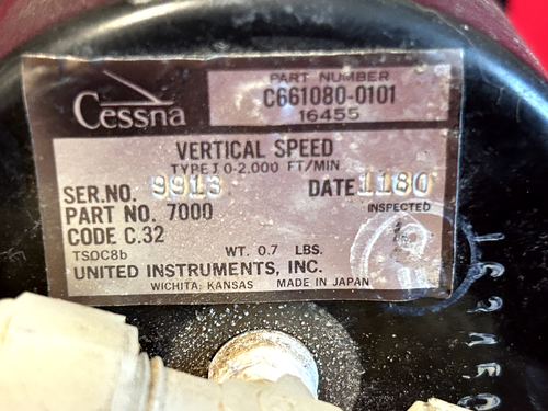 UNITED INSTRUMENTS VERTICAL SPEED INDICATOR P/N 7000-C32 CESSNA P/N C661080-0101 - Picture 4 of 6