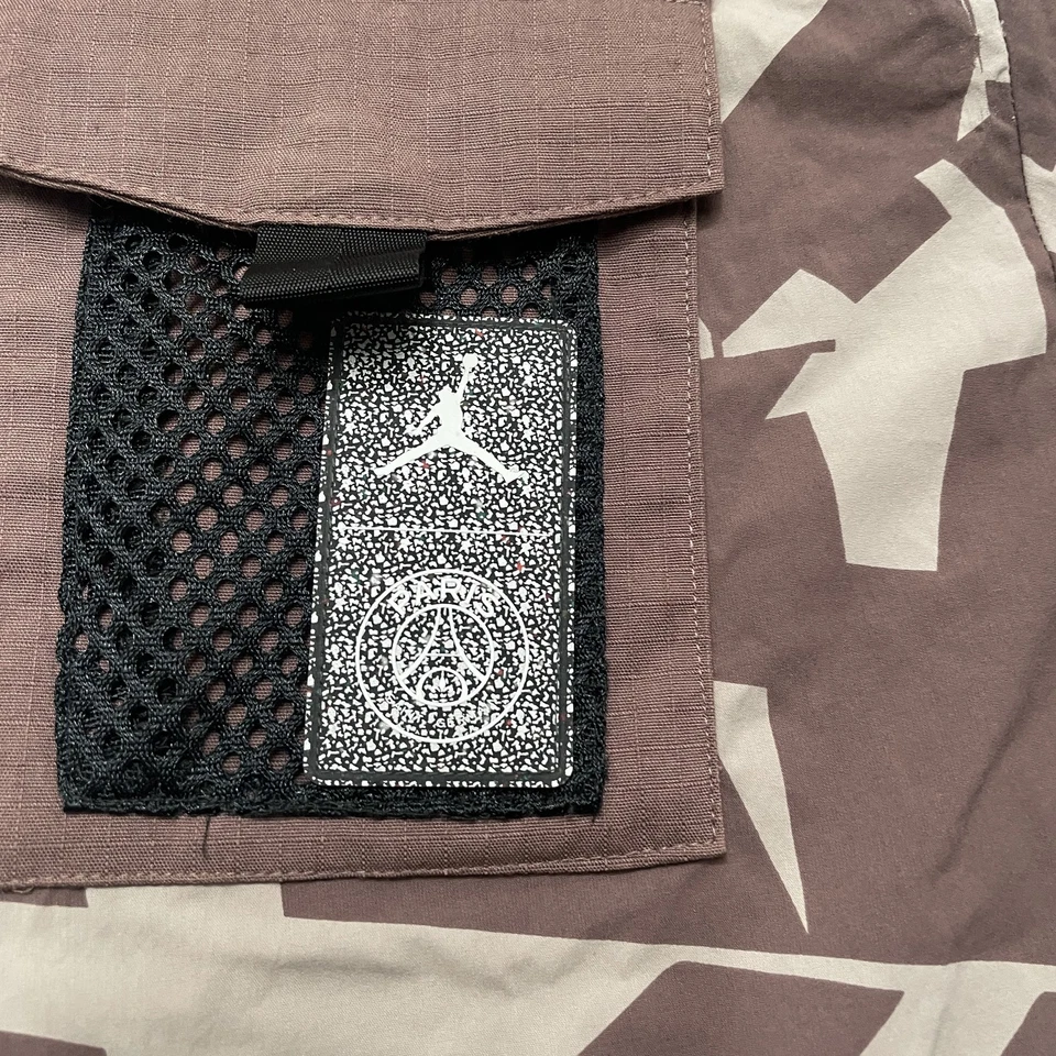 Camisa Jordan Paris Saint-Germain Para Hombre Botón Pequeño Manga Corta Fútbol Nylon Foto 3 de 4