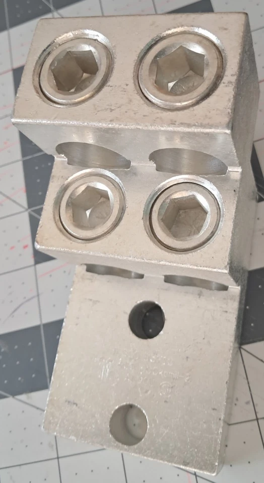 NEW ABB ILSCO PB4-600 4-Port Grounding Lug 600kcmil-2 AL/CU Panelboard Lug - Image 2 of 4