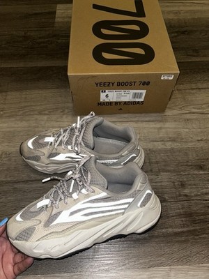 adidas Yeezy Boost 700 V2 Cream Sz 6