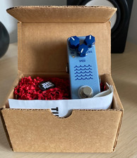 JHS Tide Water mini tremolo pedal