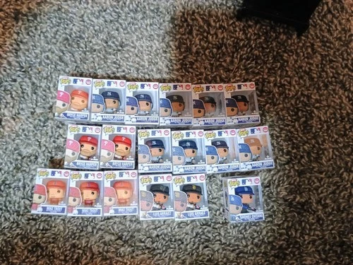 (18) 2026 Topps super box Funko bitty pop- 9 AARON JUDGE-1 OHTANI & MANY MORE!!