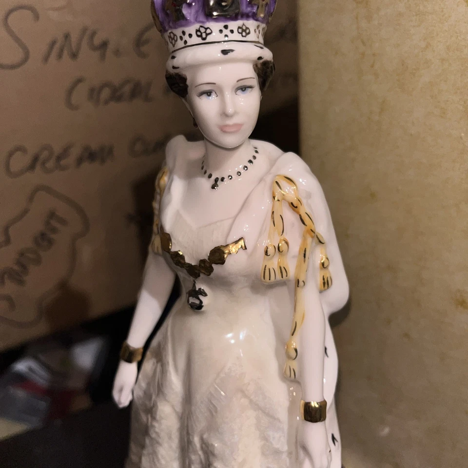 Queen Elizabeth 2, Coalport figure, 70th, 1996, Ltd 298/500, Certificate, BNIB  - Image 2 of 4