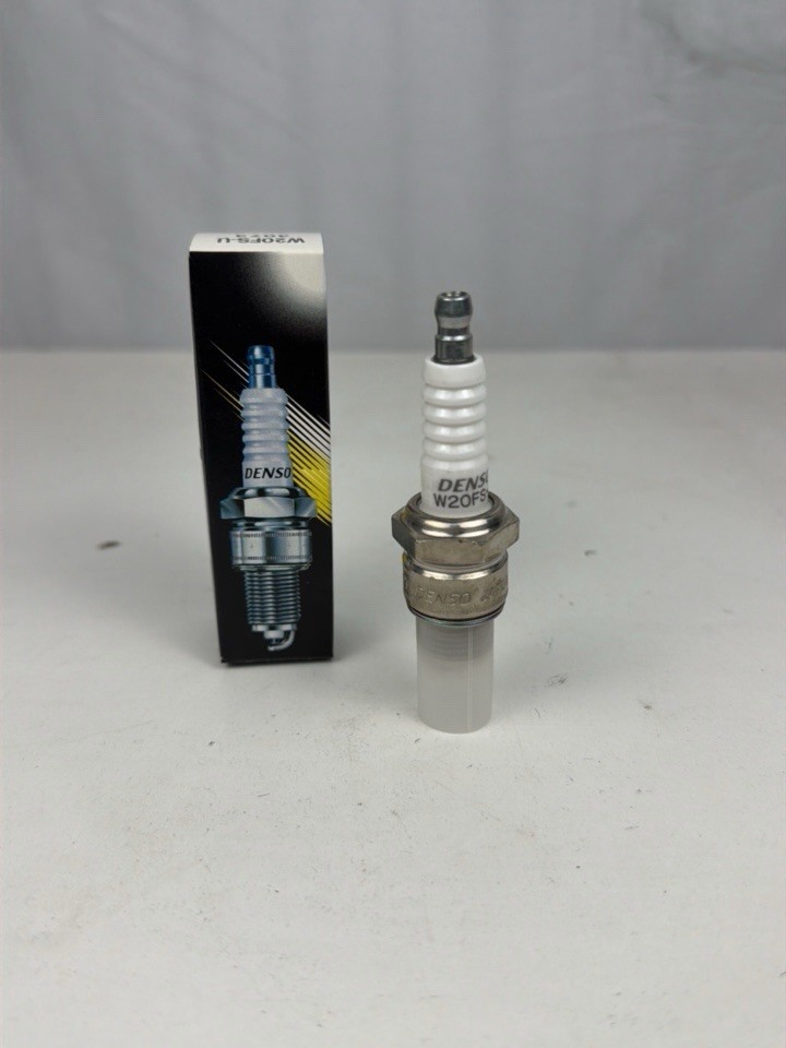 DENSO W20FS-U 3073 Spark Plug Set 4 Pack Power Pack NOS NEW