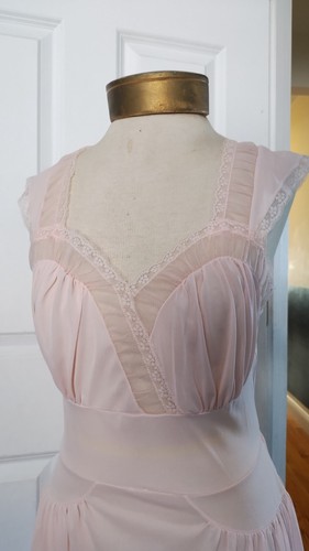 Vintage 1950's Luxite pink nylon & lace slip dress - Small/ Med Bust: 34" 36" - Picture 12 of 12