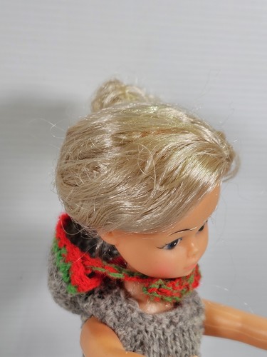 Vintage Doll Made in Hong Kong with Knitted Clothes Blonde Hair - Picture 7 of 12