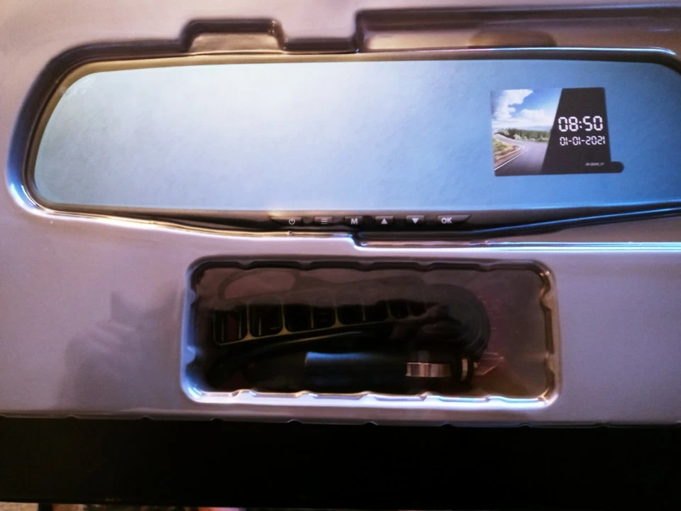 Yada RoadCam 720p HD 2.4" Screen Rearview Mirror Dash Camera BT58243 Brand New - Image 4 of 4