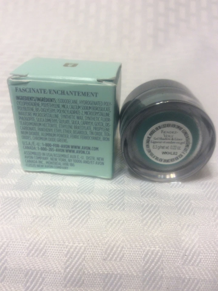 Sombra y delineador en gel Avon Rendez-Vous en FASCINATE ENCANTMENT 0,22 oz. Foto 2 de 4