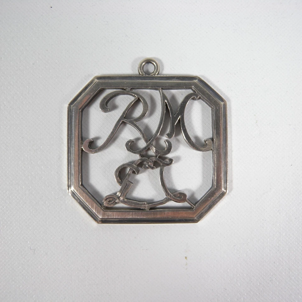 ANTICO CIONDOLO MEDAGLIA PENDAGLIO IN ARGENTO 800 CON INIZIALI R M VINTAGE V266 - Immagine 3 di 4