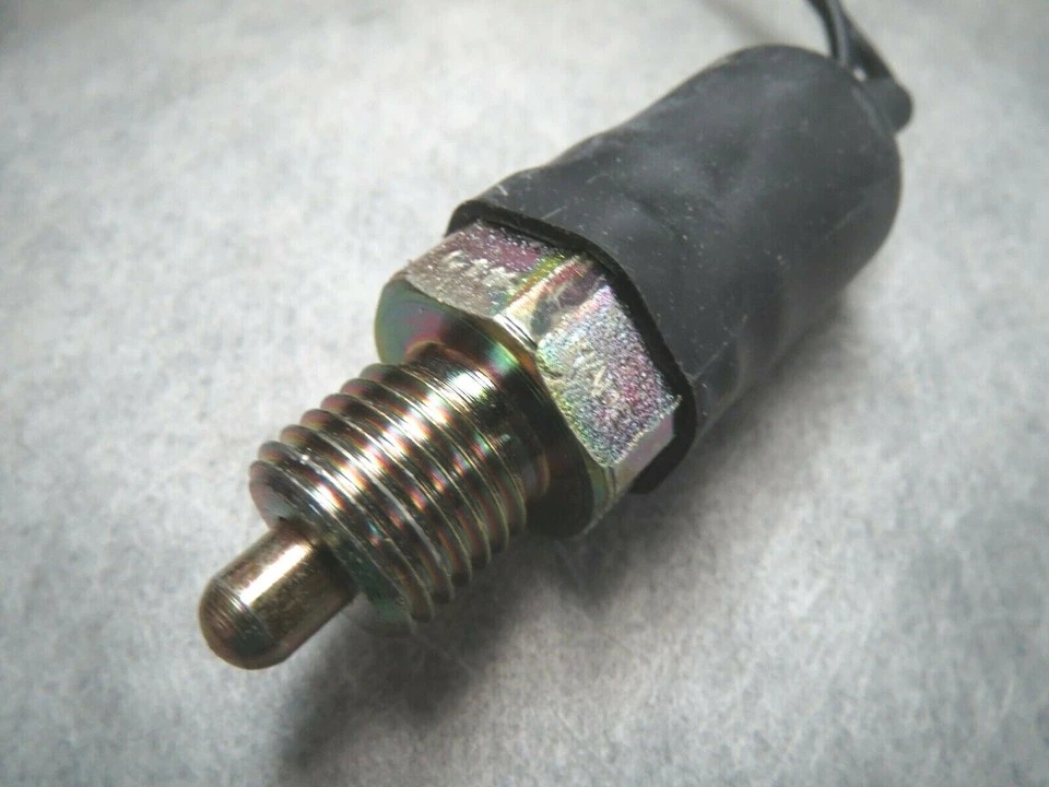 Interruptor de luz de respaldo para Nissan Sentra 1984-1992 - Hecho en Italia - ¡Envío rápido! Foto 4 de 4