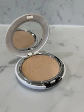 IT Cosmetics Celebration Foundation Illumination POWDER MEDIUM NEW W/CHIP