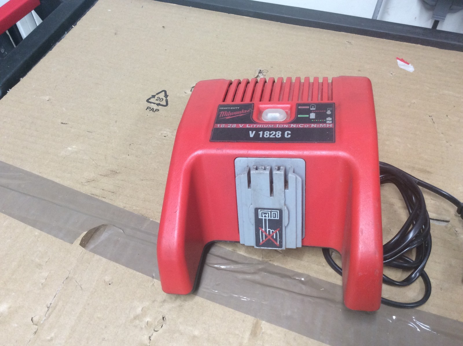 Milwaukee M28 and v28 charger