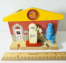 Thomas  Friends Wooden SODOR Service Station Fuel Air Gullane 2002  B17