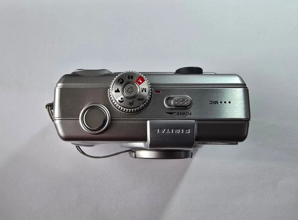 VIVITAR VIVICAM 3935 5.0MP DIGITAL CAMERA - Image 2 of 4