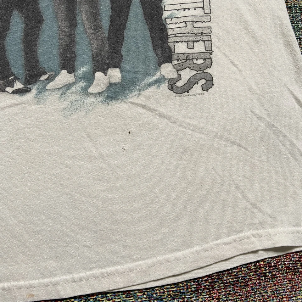 Camiseta de la gira de los Jonas Brothers 2008 pequeña usada banda música pop Y2K estrellas de Disney Foto 4 de 4