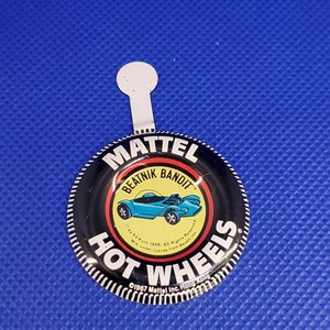 VTG 1967 Mattel Hot Wheels Redline Ed Roth BEATNIK BANDIT Metal Button Tab RARE