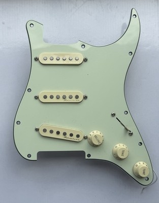 Fender Stratocaster Player Plus SSS Noiseless pickup loaded Mint Green Pickguard
