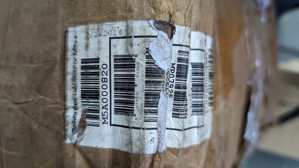 MakerBot Replicator Mini+ & 10 Pack of makerbot Small True Filament - Image 2 of 4