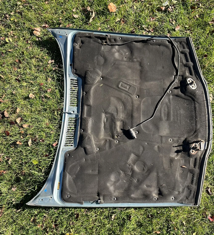 BMW M3 E36 1995 capó con aislamiento y línea de fluido para lavadora de parabrisas Foto 4 de 4