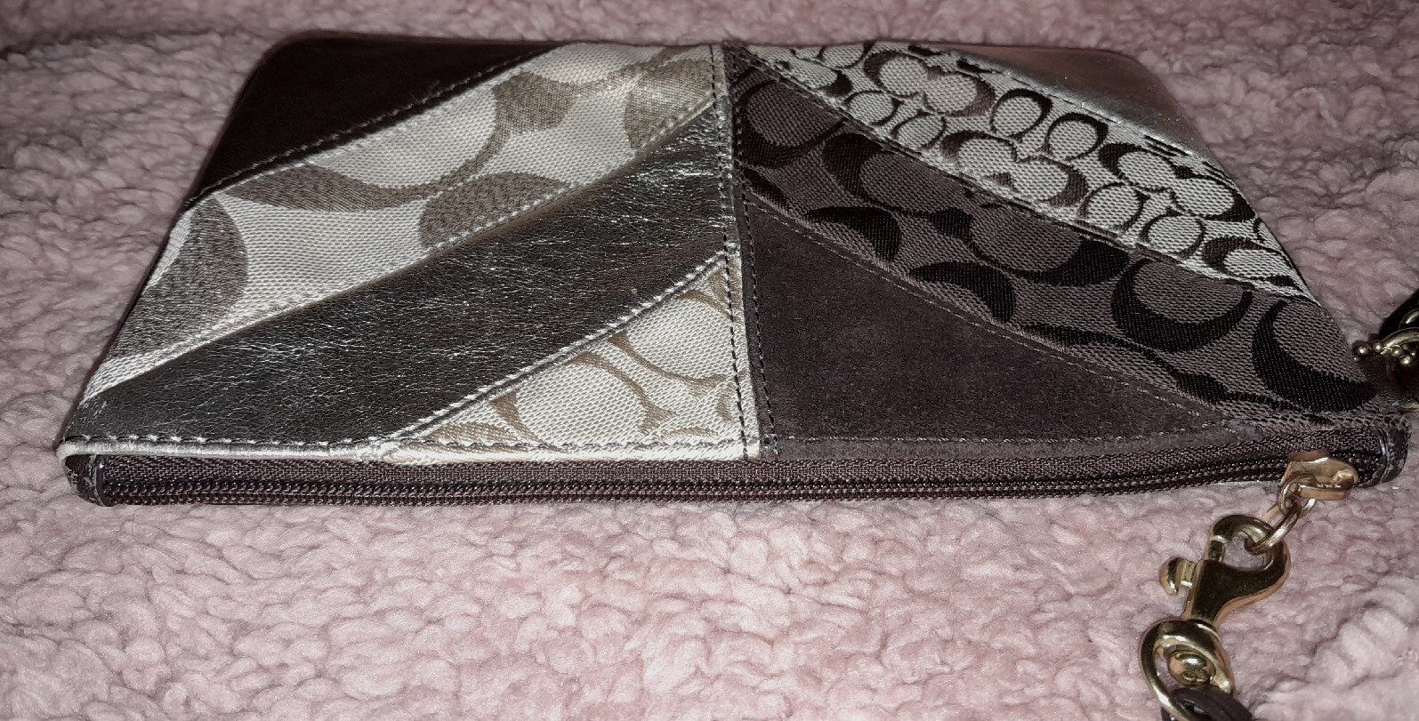 Coach EUC Chevron Patchwork Large Wristlet GOLD S… - image 6