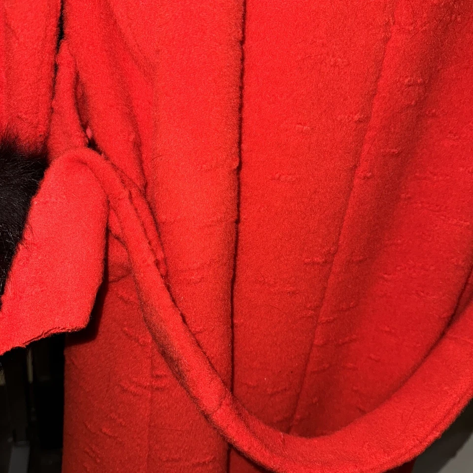 Vintage Lilli Ann 60s Red Wool Coat Black Fur Collar and sleeves luxury - Image 3 of 4