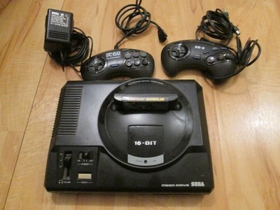 SEGA MEGA DRIVE mit Zubehörpaket Grandslam Tennis und 2 Joypads