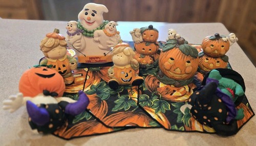 VINTAGE HALLOWEEN DECORATIONS LOT