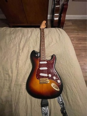 Fender Stratocaster Deluxe Edition - Sunburst