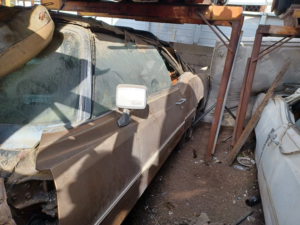 76 CADILLAC ELDORADO VIGA TRASERA ETIQUETA EJE USADO COMPLETO Foto 3 de 4