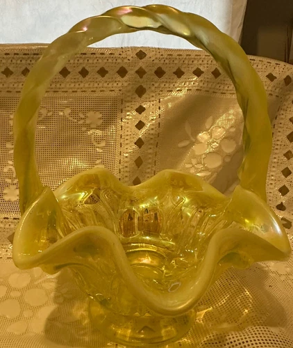 Fenton Vaseline Small Basket Gifts Gem Rare Lambs Tonque Hard To Find Christmas